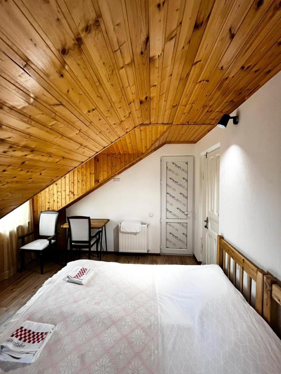 Nino & Irodi'S Guest House Кутаїсі Екстер'єр фото