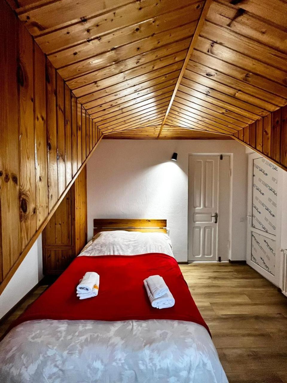 Nino & Irodi'S Guest House Кутаїсі Екстер'єр фото
